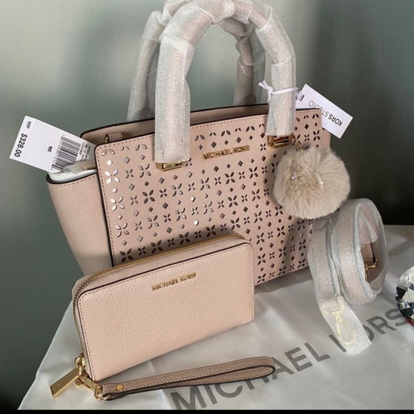 Michael Kors Selma Satchel - Picture 8 of 9